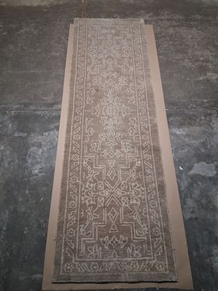 Devgiri Everest Taupe Runner Rug, 2'6" x 8'